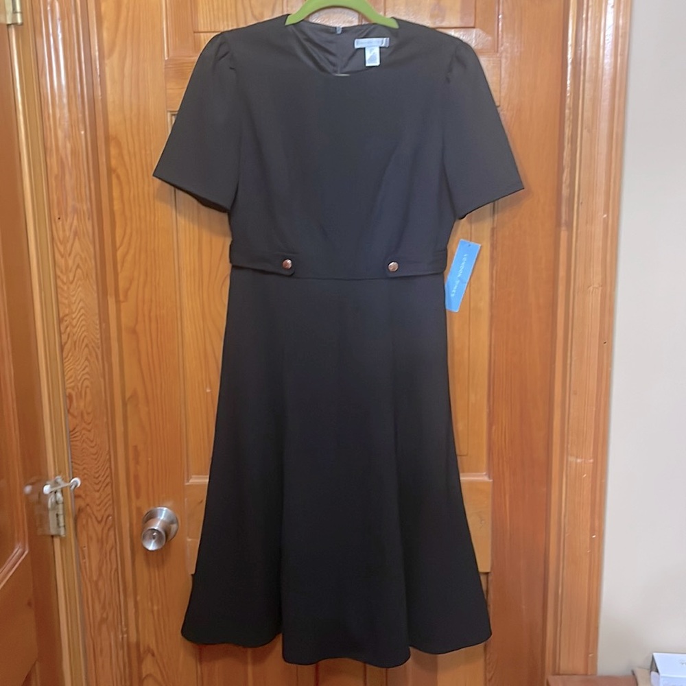London Times solid side tab fit, & flare dress black 8